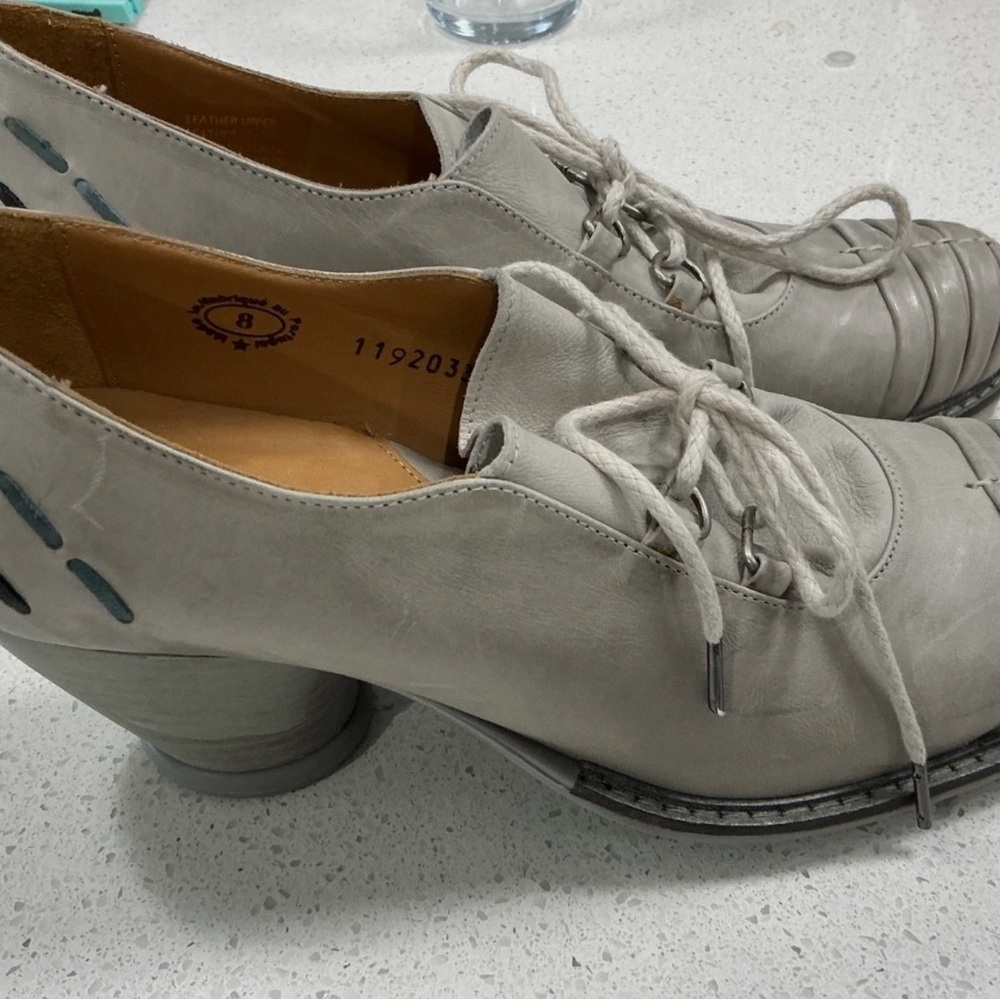 John Fluevog MEZZO DELLA Lace-Up Rushed Cap Toe  Nappa Leather shoes sz 8US